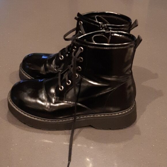 ILIA Black Combat Boots with Ankle Height and Sturdy Sole - Picture 3 of 8